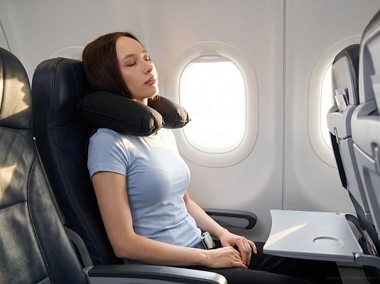 Надувная подушка под шею в чехле Sleep