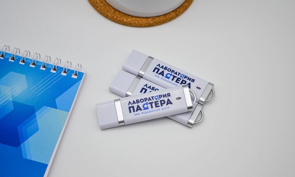 Электроника с логотипом