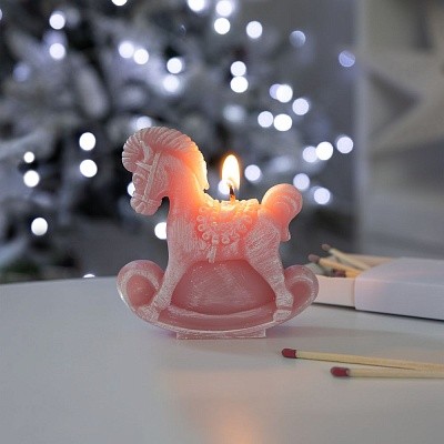 Свеча фигурная «Лошадка-качалка»