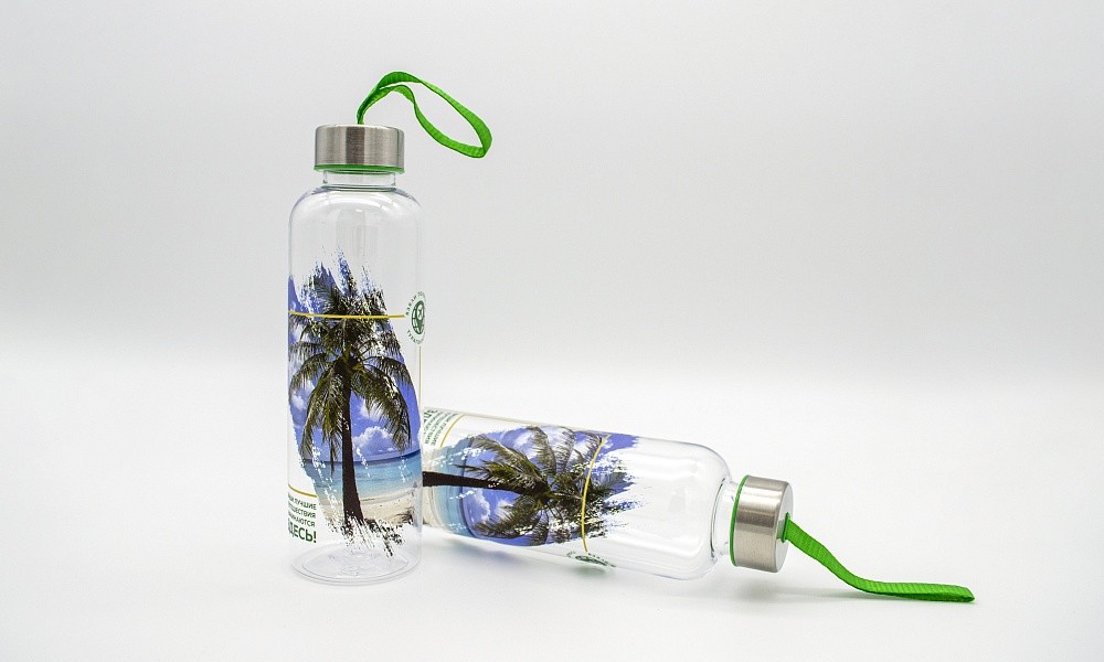 Бокалы и бутылки с логотипом