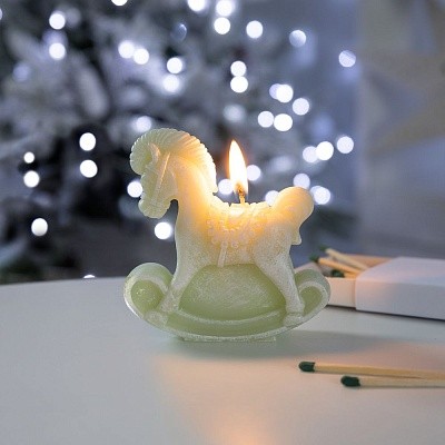 Свеча фигурная «Лошадка-качалка»